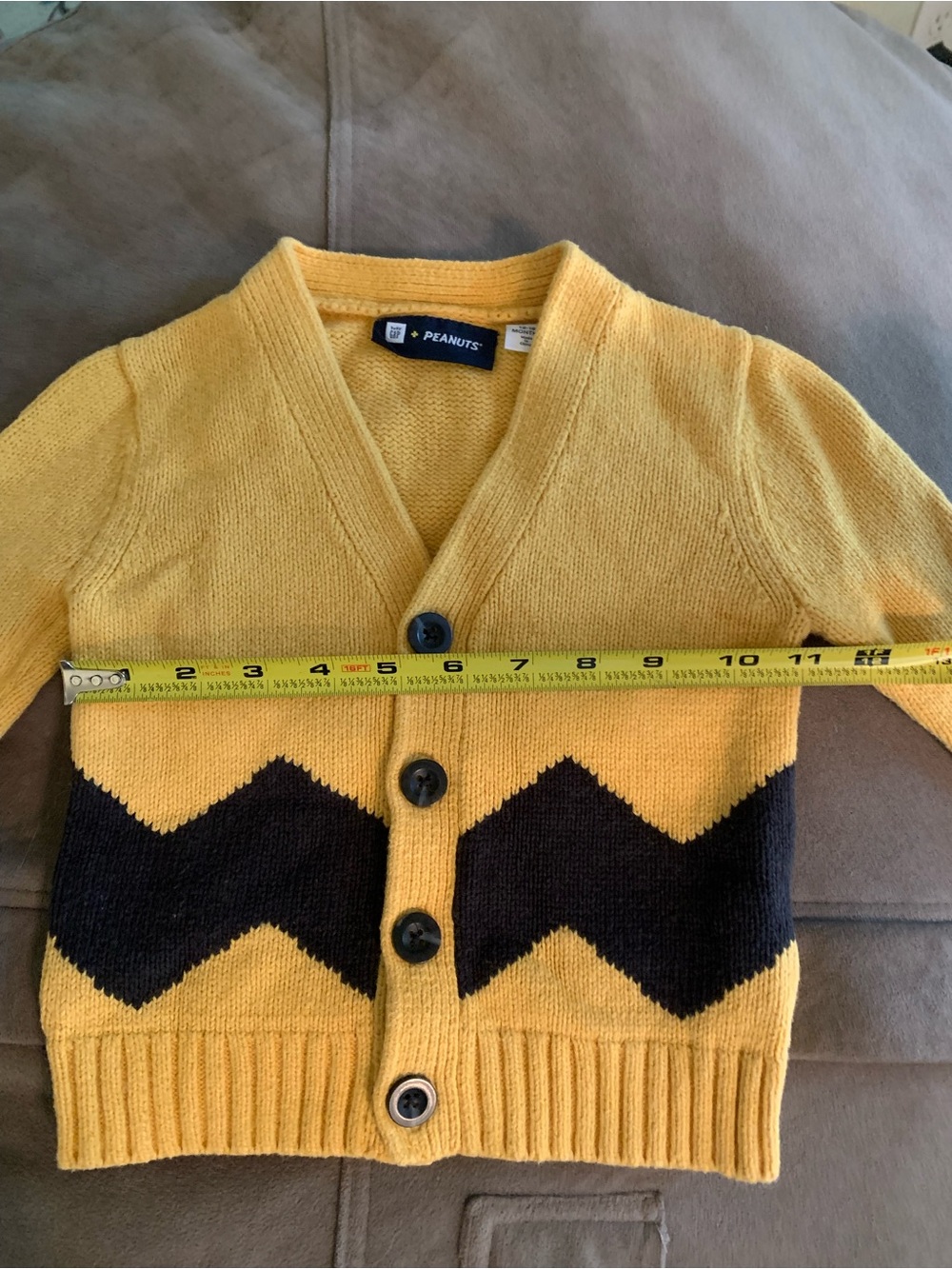 GAP Baby Peanuts Charlie Brown Yellow and Black Zigzag Kids Cardigan - Picture 5 of 7